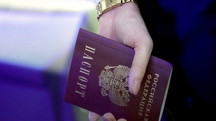 Окупанти почали роздавати російські паспорти в окупованому Мелітополі