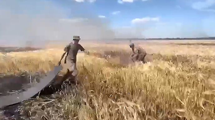 Росіяни обстрілюють українські поля запальними снарядами - Єрмак